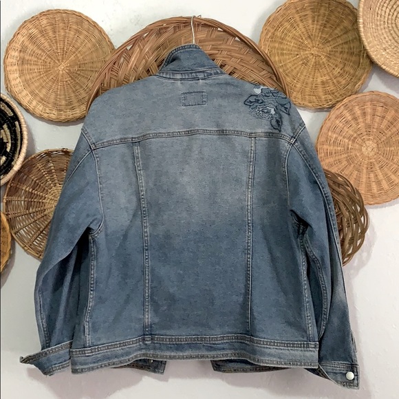 Universal Thread jean jacket - Picture 3 of 6